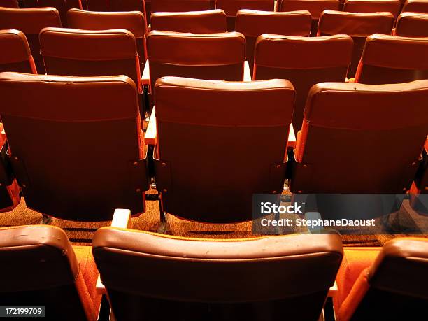 Театр Мест — стоковые фотографии и другие картинки Вид сзади - Вид сзади, Кинотеатр, Мебель для сидения