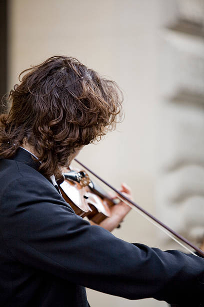 violinista - vienna street musician music musician fotografías e imágenes de stock
