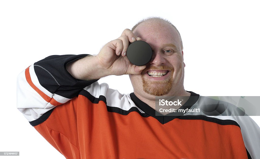 Fat Man Smiles con Disco da Hockey - Foto stock royalty-free di Fan