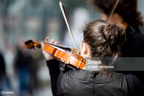 Foto de Violinistas e mais fotos de stock de Músico de Rua - Músico de Rua, Adulto, Arco - Equipamento Musical