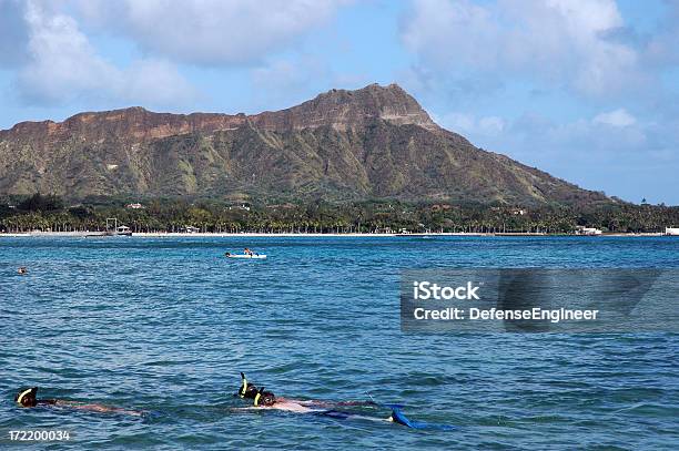 Familia Esnórquel A Diamond Head Foto de stock y más banco de imágenes de Buceo con tubo - Buceo con tubo, Islas de Hawái, Waikiki