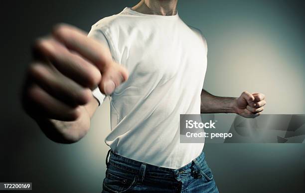 손 사각의 Man In 인명별 T 셔츠 펀칭에 대한 스톡 사진 및 기타 이미지 - 펀칭, 모션블러, 18-19세