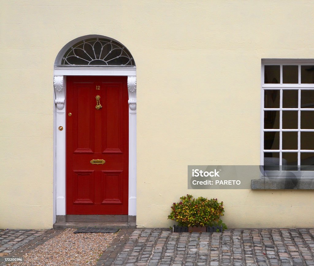 Red door - Foto stock royalty-free di Ingresso principale