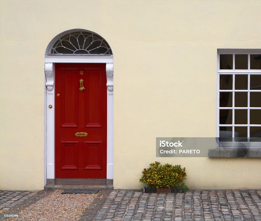 レッドドア - 玄関のドアのロイヤリティフリーストックフォト