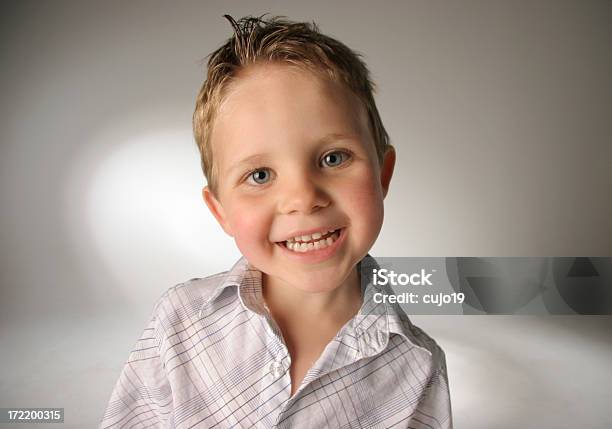 Junge Happy Jungen Stockfoto und mehr Bilder von 4-5 Jahre - 4-5 Jahre, Blick in die Kamera, Blondes Haar