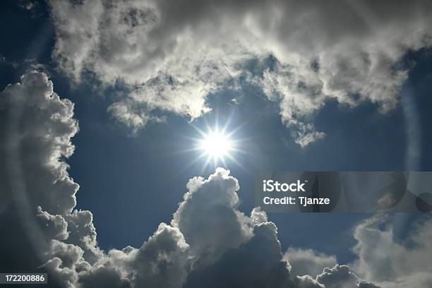 Солнце И Облака — стоковые фотографии и другие картинки Атмосфера - Понятия - Атмосфера - Понятия, Белый, В воздухе