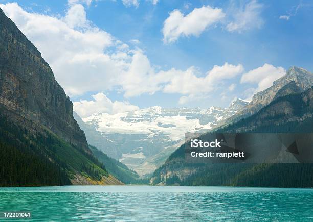 Lake Louise Canadá - Fotografias de stock e mais imagens de Alberta - Alberta, Ao Ar Livre, Azul