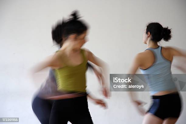 Lezione Di Danza - Fotografie stock e altre immagini di Ambientazione interna - Ambientazione interna, Arte, Cultura e Spettacolo, Ballerino - Artista di spettacolo