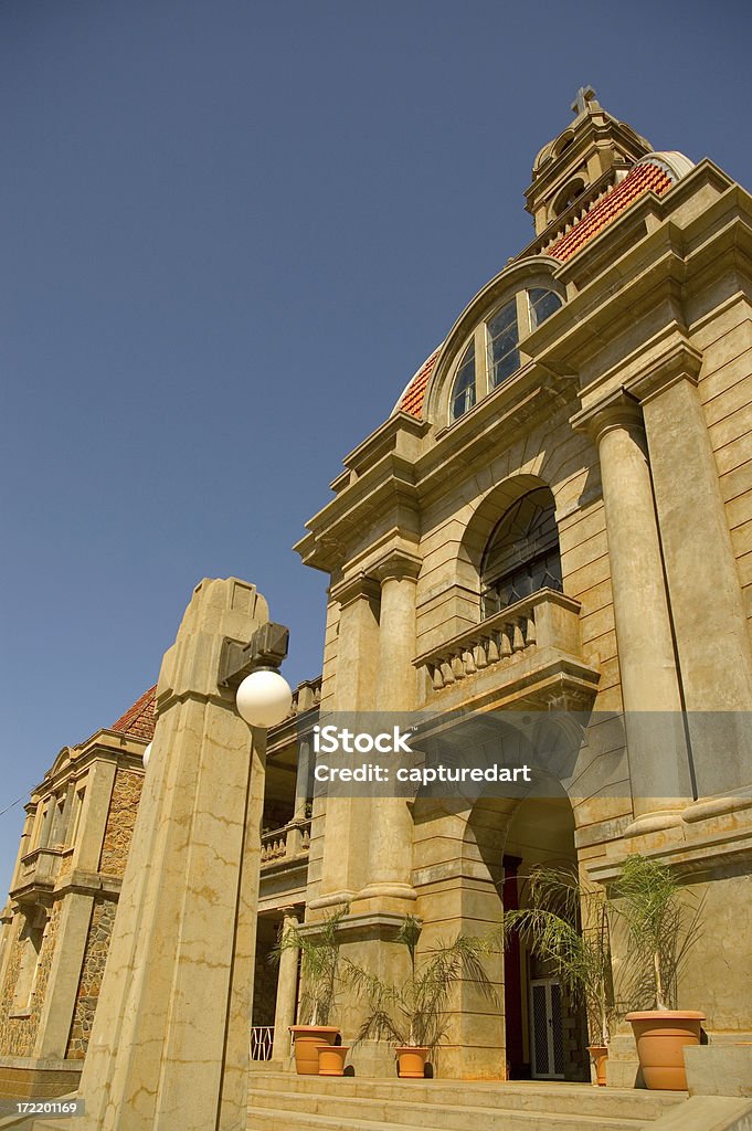 Ingresso al vecchio edificio - Foto stock royalty-free di Accudire