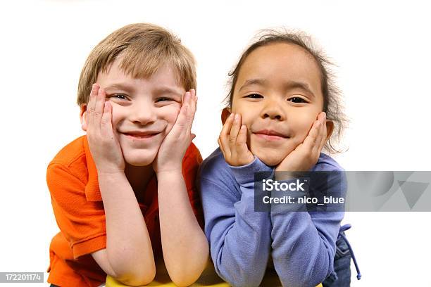 Bambini Felici - Fotografie stock e altre immagini di Allegro - Allegro, Amicizia, Bambine femmine