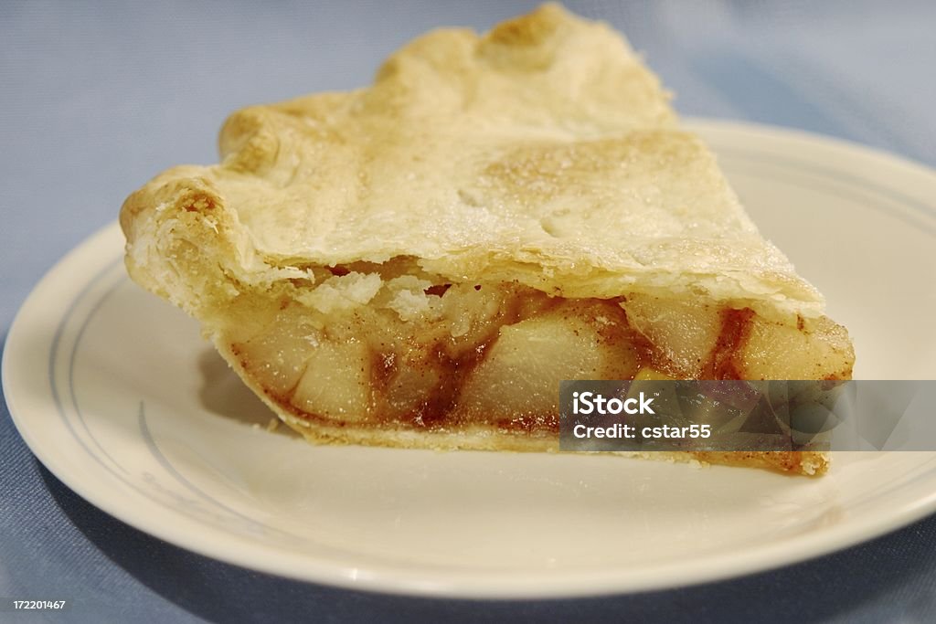 Tranche de tarte aux pommes sur une assiette de fruits 3 - Photo de Aliment en portion libre de droits