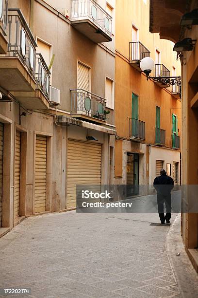 Sozinho Na Rua - Fotografias de stock e mais imagens de Sicília - Sicília, Beco, Cidade Pequena