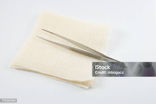 Material Médico Pinça - Fotografias de stock e mais imagens de Pinça de Sobrancelhas - Pinça de Sobrancelhas, Ligadura, Ponto