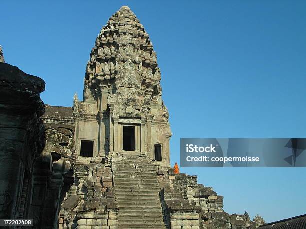 Monje Budista En Angkor Wat Foto de stock y más banco de imágenes de Alivio - Alivio, Angkor, Antiguo