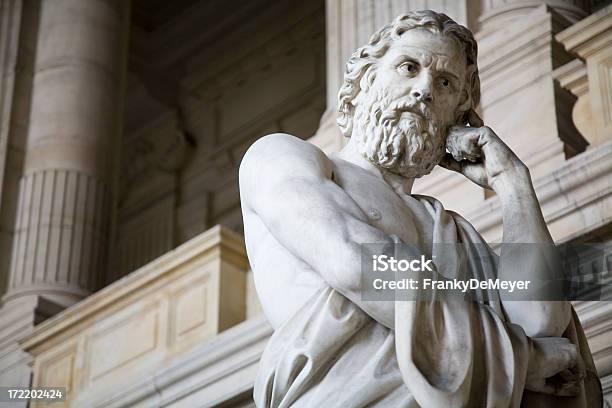 Ingresso Di Palazzo Di Giustizia Di Bruxelles - Fotografie stock e altre immagini di Statua - Statua, Contemplazione, Stile greco classico