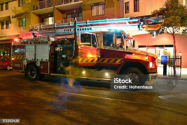 Scena Di Fuoco Soccorso - Fotografie stock e altre immagini di Esterno di un edificio - Esterno di un edificio, Evacuazione, Industria edile