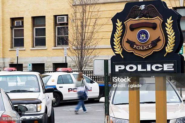 警察署 - 警察署のストックフォトや画像を多数ご用意 - 警察署, 屋外, パトカー