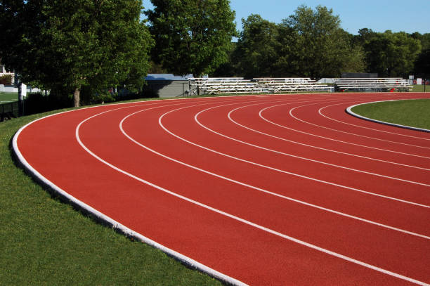 Track and field lateral side view track curve track 200 meter stock pictures, royalty-free photos & images