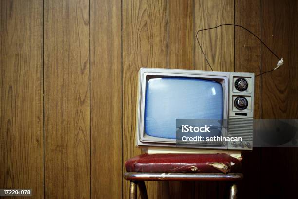 Гранж Телевизор — стоковые фотографии и другие картинки Телевизор - Телевизор, Телевизионная антенна, Старый