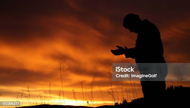 Meditação - Fotografias de stock e mais imagens de Adulto - Adulto, Amor, Ao Ar Livre