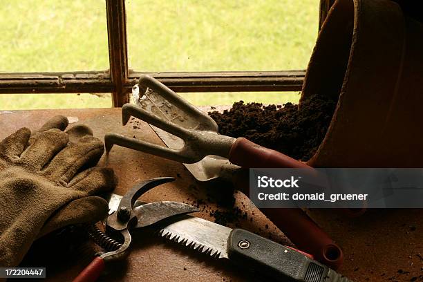 Ferramentas De Jardim - Fotografias de stock e mais imagens de Abrigo de Jardim - Abrigo de Jardim, Colocar Planta em Vaso, Dentado - Descrição Física