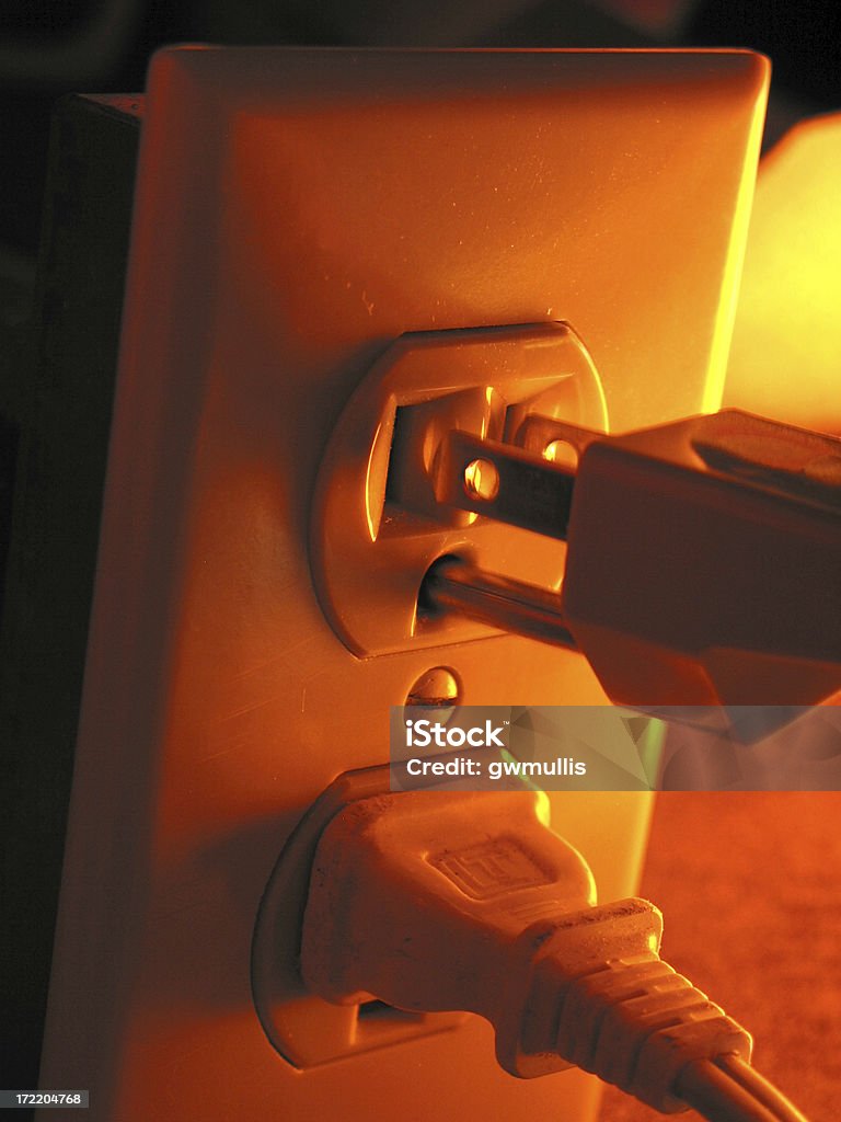 Elektrische Stecker in outlet - Lizenzfrei An- oder ausschalten Stock-Foto