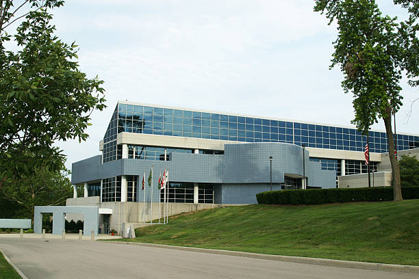 istock Contemporary Business Building 172204779