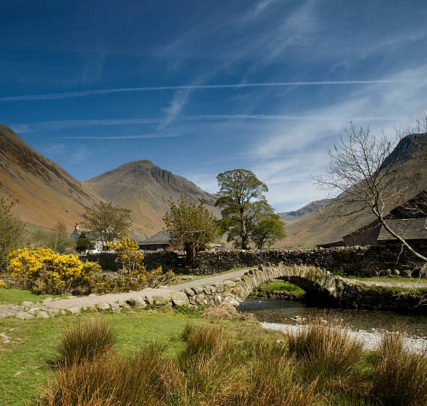 wasdale head - wastwater lake photos et images de collection