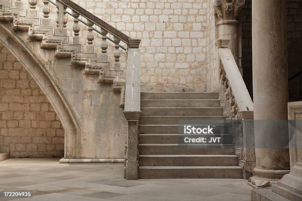 Escalera De Piedra Foto de stock y más banco de imágenes de Castillo - Estructura de edificio - Castillo - Estructura de edificio, Interior, Baranda