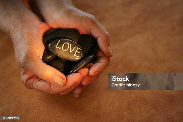 Amoroso Las Manos Foto de stock y más banco de imágenes de Agarrar - Agarrar, Amor - Sentimiento, Espacio en blanco