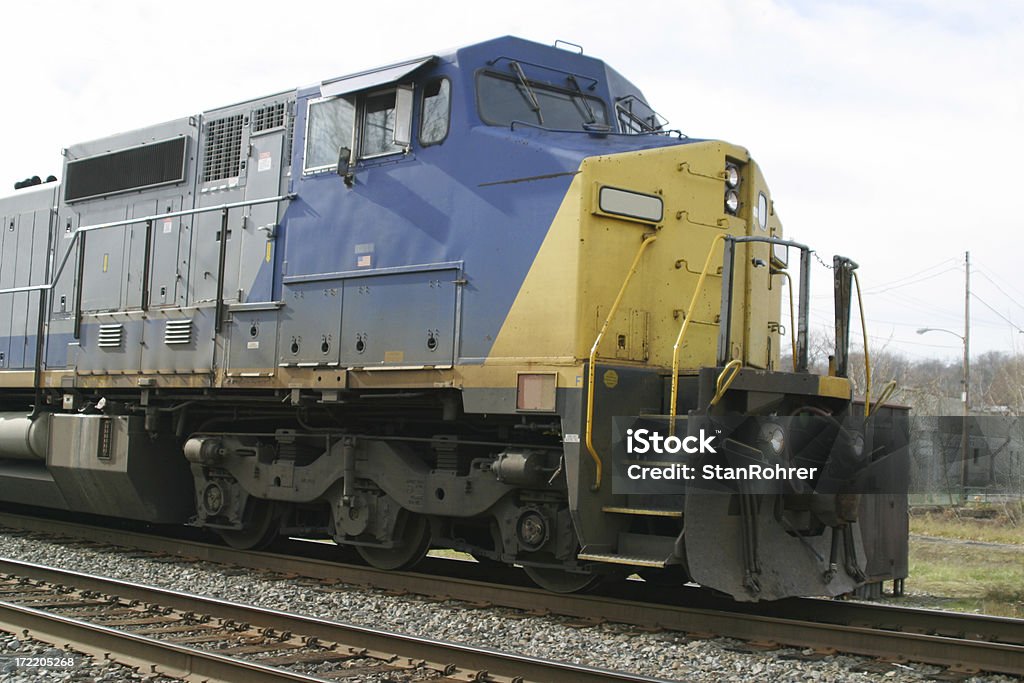 Locomotiva passando por - Foto de stock de Amarelo royalty-free