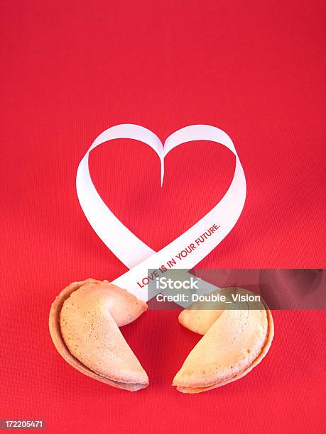 Fortune Von Liebe Herzförmiges Valentinstag Nachricht Von Fortune Cookie Stockfoto und mehr Bilder von Glückskeks