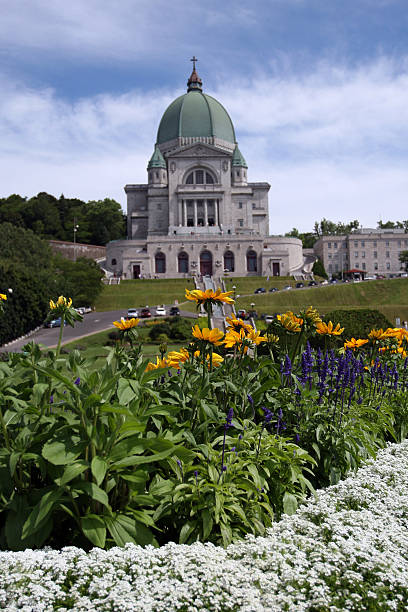 st joseph oratório no verão, montreal, quebec - st joseph oratory imagens e fotografias de stock