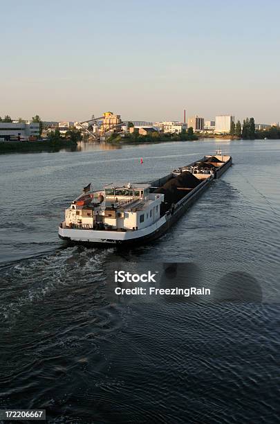 Cargoboot Stockfoto und mehr Bilder von Beladen - Beladen, Einzelhandel - Konsum, Fluss