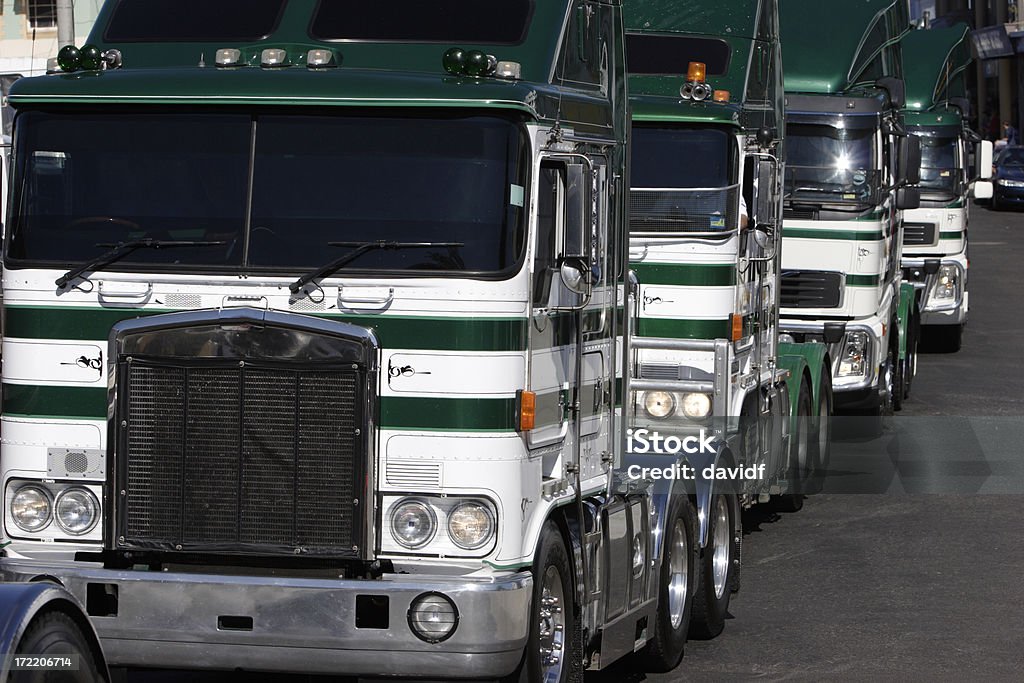Колонна передвижных фургончиков с едой - Стоковые фото International Brotherhood of Teamsters роялти-фри