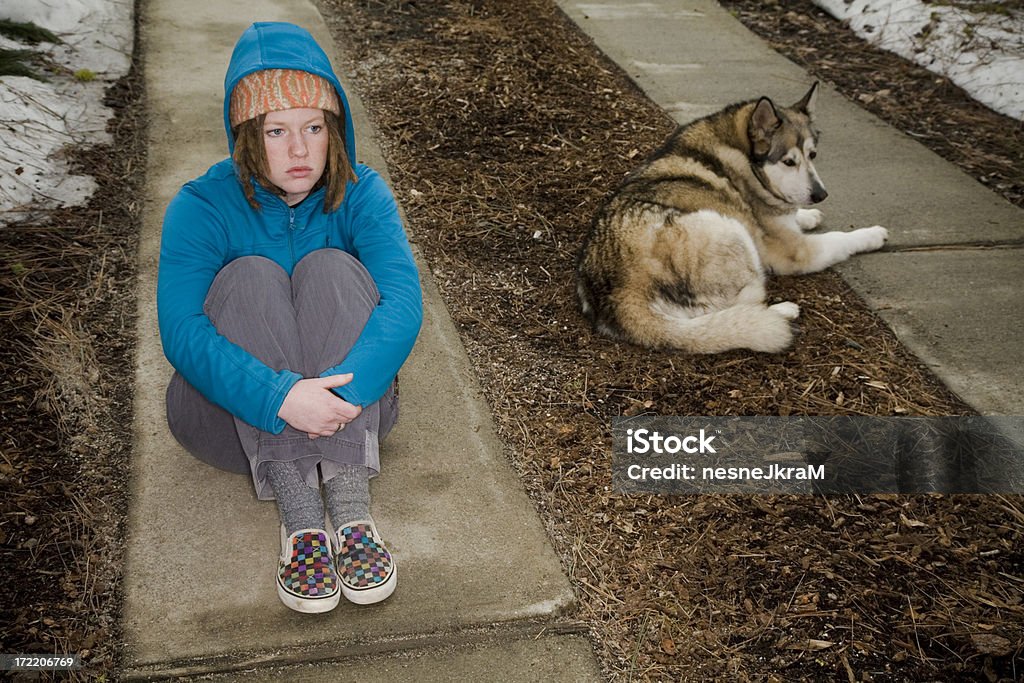 Terra Menina com seu cão. - Royalty-free Cão Foto de stock