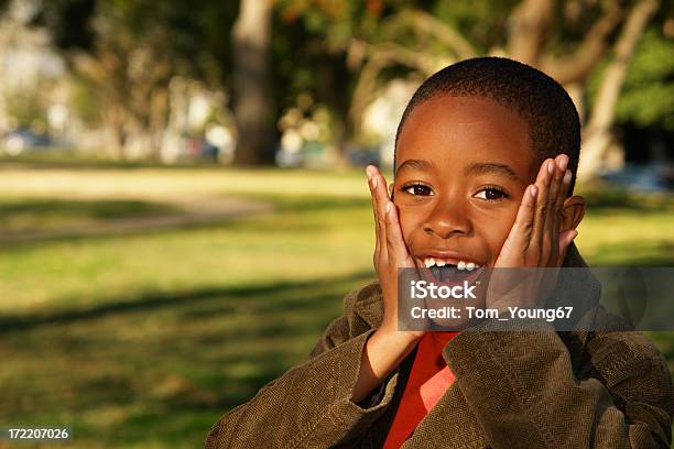 Потрясен Мальчик — стоковые фотографии и другие картинки Аборигенная культура - Аборигенная культура, Американская культура, Африканская этническая группа