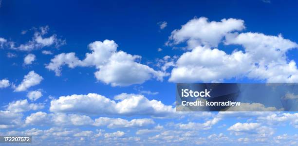 Xxxl Jasny Niebieski Niebo Panorama - zdjęcia stockowe i więcej obrazów Niebo - Zjawisko naturalne - Niebo - Zjawisko naturalne, Niebieski, Chmura