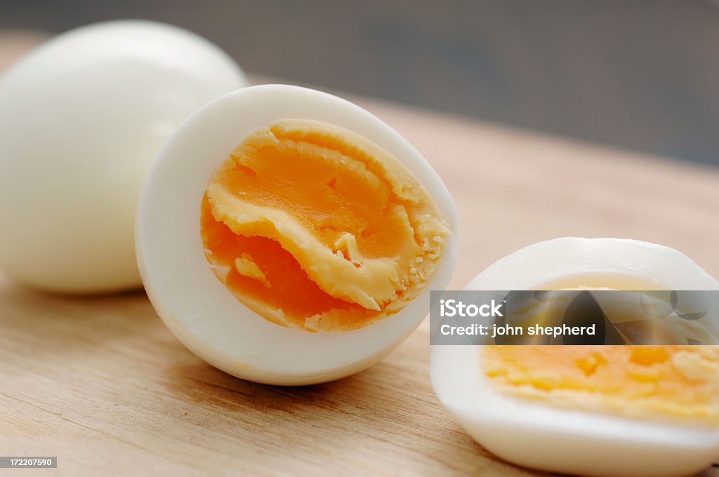 Scheiben gekochte oder geschält hens Ei - Lizenzfrei Gekochtes Ei Stock-Foto