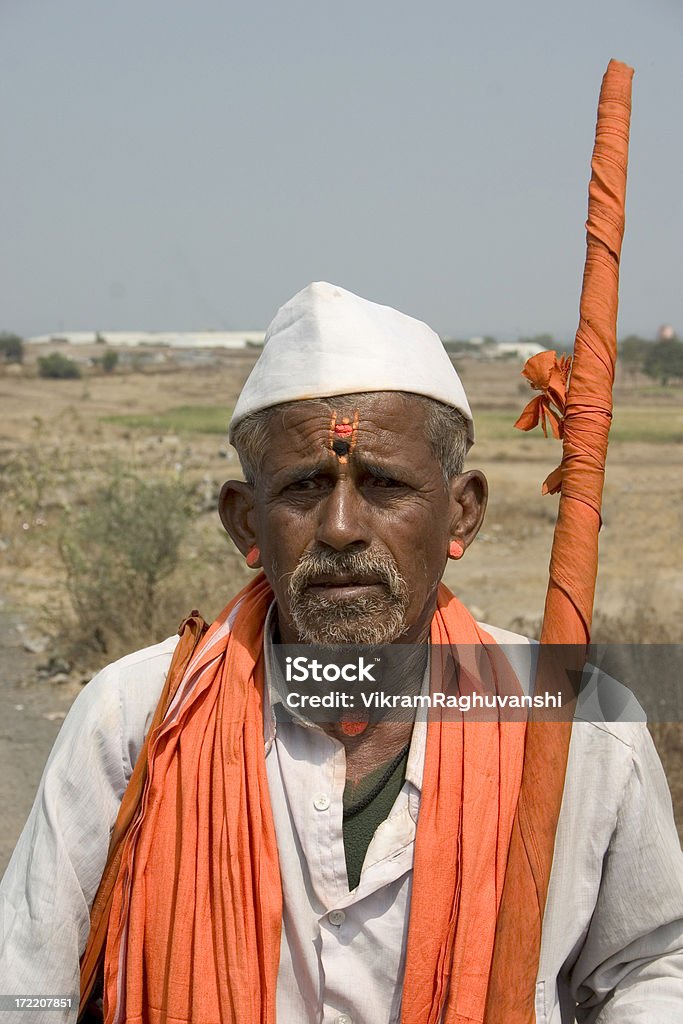 Un'anziana asiatica indiana persone verticale Pandit religioso - Foto stock royalty-free di Haridwar