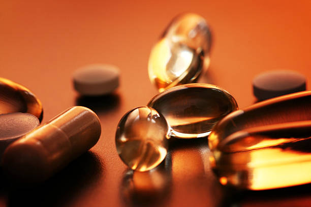medikation - capsule gel effect pill vitamin pill stock-fotos und bilder