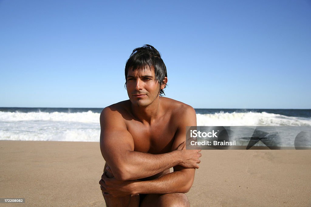 Hombre en la playa - Foto de stock de 20 a 29 años libre de derechos