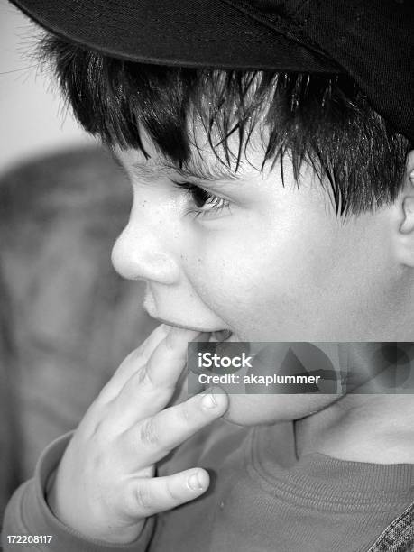 Creare Una Wish In Bianco E Nero - Fotografie stock e altre immagini di Bambini maschi - Bambini maschi, Bambino, Berretto