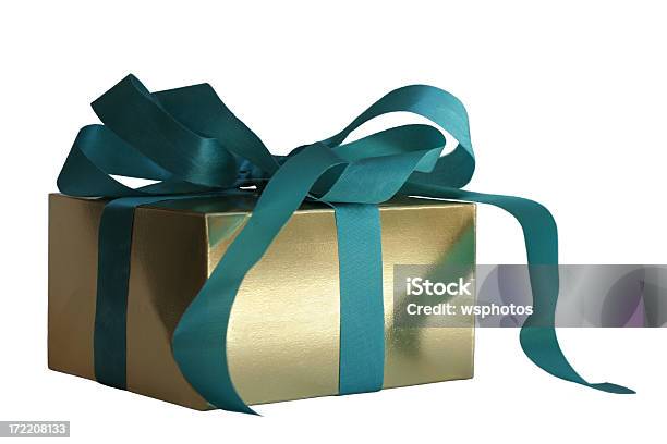 Oro Caja De Regalo Aislado Foto de stock y más banco de imágenes de Azul - Azul, Azul turquesa, Brillante