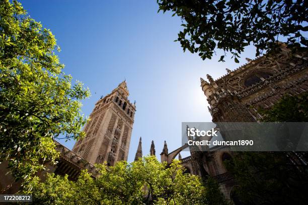 Foto de Giralda e mais fotos de stock de Alto - Descrição Geral - Alto - Descrição Geral, Andaluzia, Arquitetura