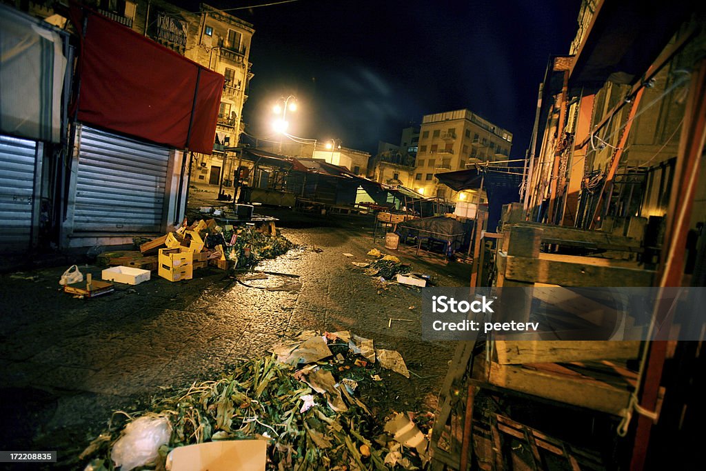 Рынок Улица ночное время - Стоковые фото Закрытый роялти-фри
