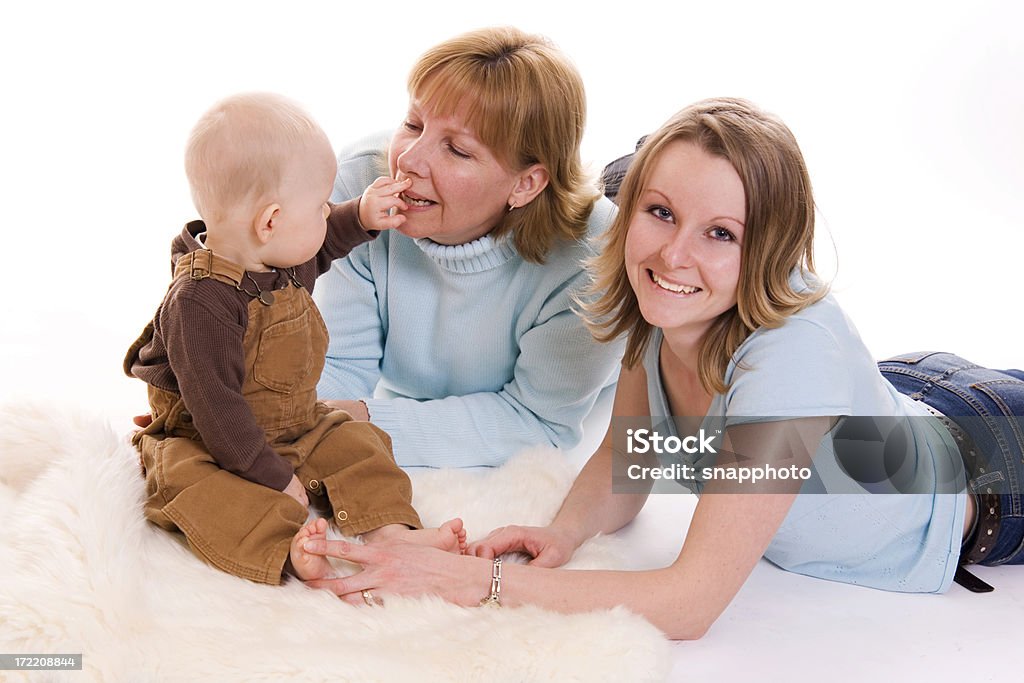 Играет семьи - Стоковые фото Бабушка роялти-фри