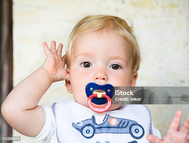 赤ちゃんのポートレート - 耳のストックフォトや画像を多数ご用意 - 耳, 赤ちゃん, 見る