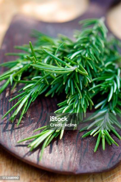 Rosemary Foto de stock y más banco de imágenes de Romero - Romero, Alimento, Color saturado