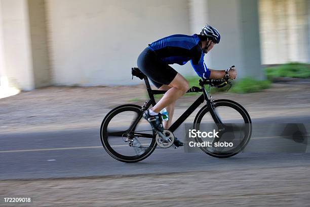 Bicicletta In Movimento - Fotografie stock e altre immagini di Ambientazione esterna - Ambientazione esterna, Bicicletta, Ciclismo